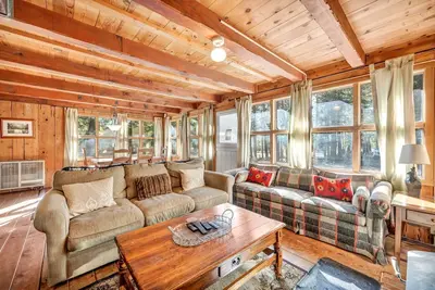 Image de Authentic West Shore Cabin - Hot Tub  Dog Friendly
