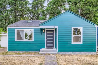 Image de Olympic Hills 2br Home w/ Huge Yard + Tiki Bar