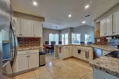 2-Bed 2-Bath w. Backyard Oasis