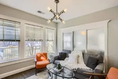 Image de Lemmon 103: Your Stylish 3-Bedroom, 3-Bath Escape in Dallas
