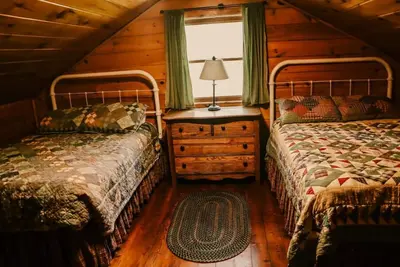 Image de Firefly Cabin: 2-night minimum