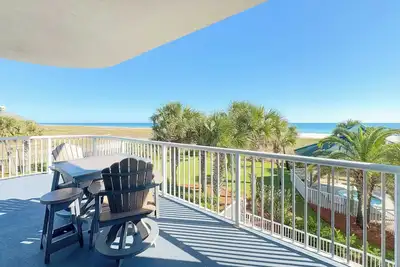 Image de Beautiful Spanish Key #101 | Steps from Flora Bama | Oceanfront Condo | My Beach Getaways