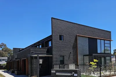 Image de Comtemporary 4bedrm Townhouse with 2 car garage