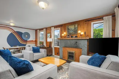 Image de New owner special! Stunning home, backyard oasis!