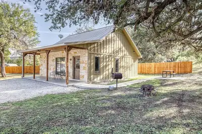 Image de Oasis Cabin #3 on the Frio