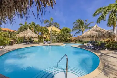 Image de 2br3ba Gold Coast Getaway Townhome w/ Pools & Gym