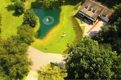 Image de Revho House: Atlanta’s   7. 5-Acre Luxury Clubhouse - Sleeps 11