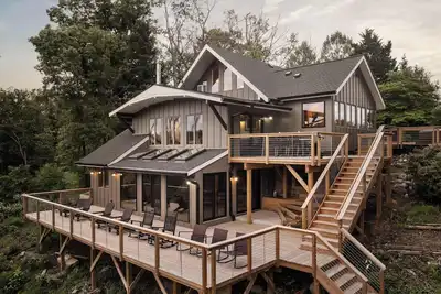 Image de Hygge River House • Hot Tub, Fire Pit, River Views