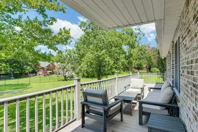 Image de Yard & Dock: Waterfront Group Getaway in Biloxi