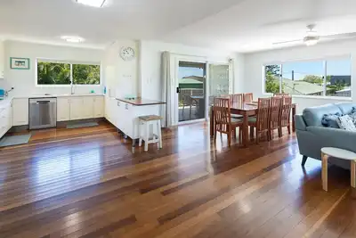 Image de Modern Urangan Beach House Close To Beach