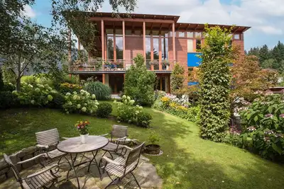 Image de Spacious, pet-friendly vacation apartment with terrace and garden