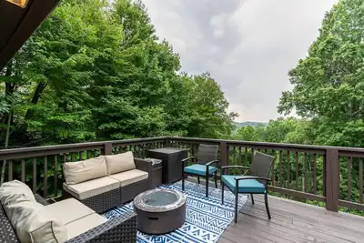 Image de Mountain View Log Cabin w/ Fire Pit