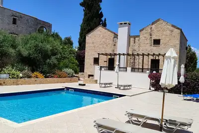 Image de Villa 'Pénélope - Luxe avec Âme' avec Piscine Partagée, Terrasse Privée et Wi-Fi