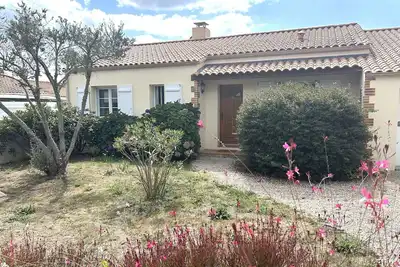 Image de Maison spacieuse, 8 couchages, 2 chambres, proche de la mer