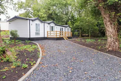 Image de The Chalet At Tyn Lon, pet friendly, with a garden in Chwilog