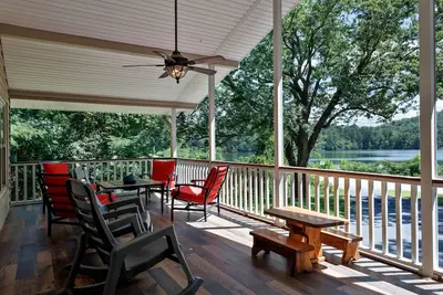 Image de Spacious Hiawassee home on stunning Lake Chatuge - 2 miles from Ga Mountain Fair