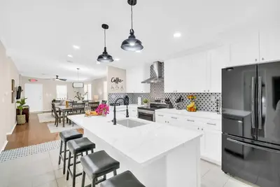 Image de Pet friendly, Walk to Beaches, Breweries & Blue Jays –Dt Dunedin, Marina & Trail.