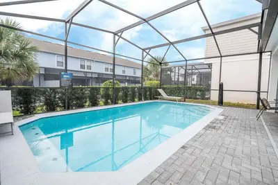 5br/4ba Luxury Home | Private Pool