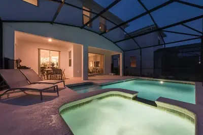 Luxury 6-Bedroom Retreat w/ Heatable Pool