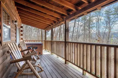 Image de Charming Dog Friendly Cabin w/ Hot Tub