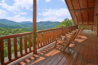 Image de Scenic Cabin w/ Hot Tub & Resort Amenities