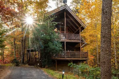 Image de Cozy Cabin w/ Loft, Hot Tub & Views