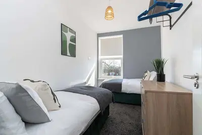Image de Contractor Base | 8 Beds | 2 Bath | Fast WiFi