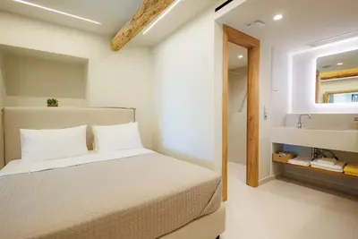 Image de Potis Lower Suite - 2-bedroom suite with private patio