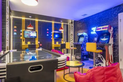 Image de EV_9036 - 8 Bed 5 Bath Villa with Screened-In Private Pool, Custom Kids Bedroom