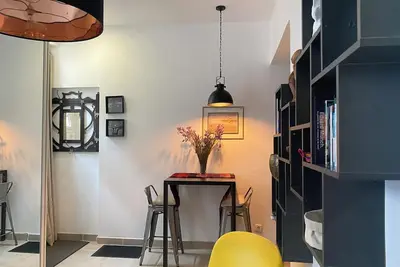 Image de Appartement calme au cœur d’une rue piétonne parisienne