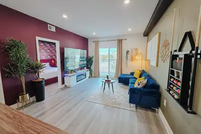 Image de Garage Parking / 3 King Beds / Pool Table / 85\" Tv