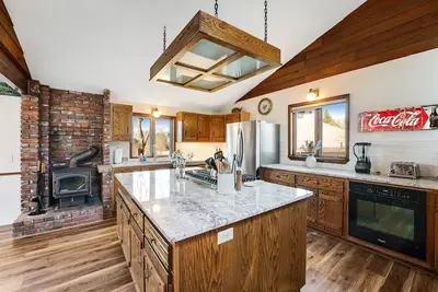 Image de Swan River Rendezvous - Riverfront Retreat w/Dock