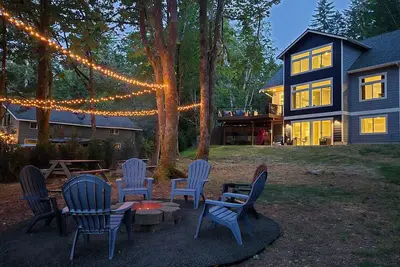 Image de Waterfront Retreat with Game Room on Mission Lake