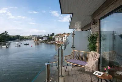 Image de 3 The Boatyard - sleeps 8 guests  in 4 bedrooms