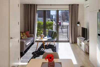 Image de Stadium Edge Retreat  Modern 2 Bed with Carpark