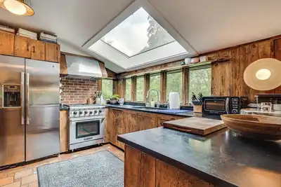 Image de 15 Mi to Long Island Sound: Bedford Winter Retreat