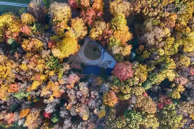 Image de Vintage-Inspired Luxury Retreat w/ Hot Tub, Sauna & 1970s Garage Hangout