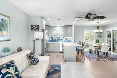 Image de Stunning new Seashells 6- Sanibel’s west end with private deeded beach access.