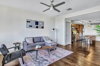 Image de Dt Lux 1 Bed | 976sqft | 26th Floor | Gym | Pool