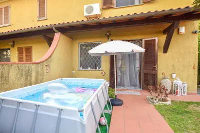 Image de Superbe maison à Seravezza avec piscine privée, peut être à l'intérieur ou.