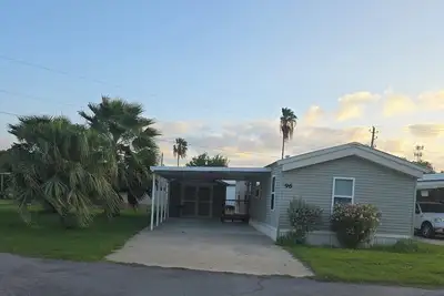 Image de Charming 2-bedroom house in nice gated community with Ac, shared swiming pool