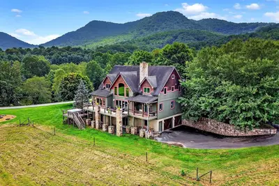 Image de Windy Path Farm | Animals, Hot Tub, Game Room + Breathtaking Views!
