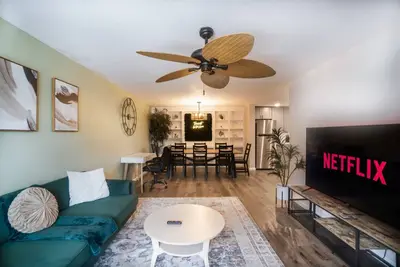 Group Stay: 6 Units by Ft. Moore | Sleeps 21