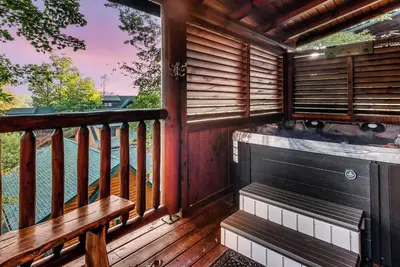 Image de The Smoky Pines: Free Attraction Tickets, Game Room, Hot Tub & 5 minutes to Pigeon Forge