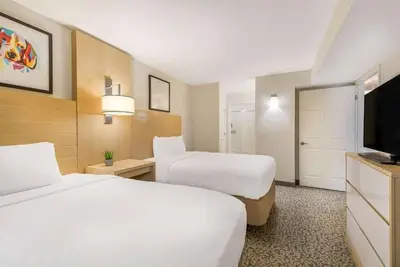 Image de Convenient Suite Close to Carowinds Amusement Park and Other Attractions