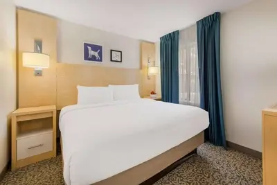 Image de 3 Family-Friendly Suites Near SouthPark Mall and Charlotte Douglas Airport