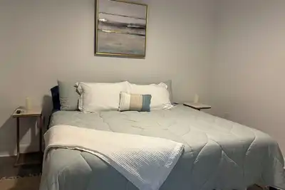 Image de Modern 2-bedroom/2-bath loft centrally located near downtown.