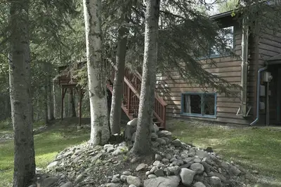 Image de 3bd/2ba Hideaway Cabin-Style Escape in the Heart of Alaska