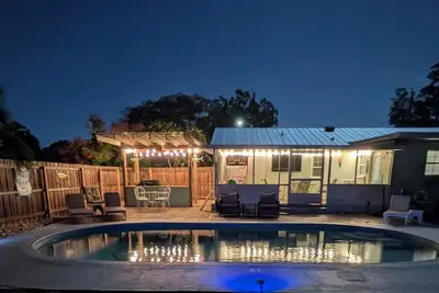 Image de Space Coast Pool Haven - King Bed - Beaches Nearby