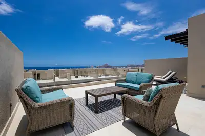 Image de Modern studio with rooftop lounge, pools, gym, pickleball & Netflix access